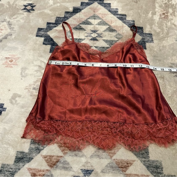 Victoria Secret Elegant Burgandy Lace Trim Camisole sz XS - Picture 2 of 6
